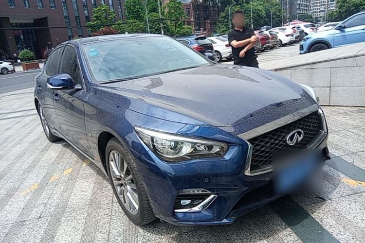 Used Infiniti Q50L 2018 2.0T Enjoyment Version China VI Standard Front Right 45 Deg
