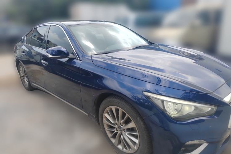Used Infiniti Q50L 2018 2.0T Enjoyment Edition China V standard Front Right 45 Deg