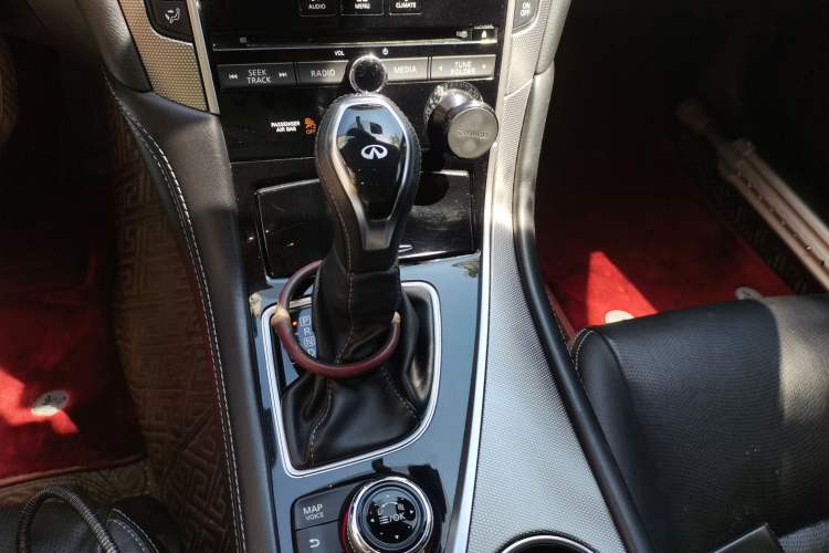 Used Infiniti Q50L 2018 2.0T Enjoyment Version China V Standard Gear Lever