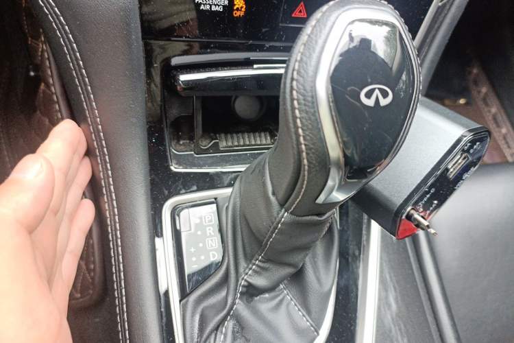 Used Infiniti Q50L 2018 2.0T Comfort Edition China VI Standard Gear Lever
