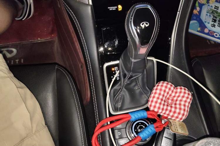 Used Infiniti Q50L 2018 2.0T Enjoyment Edition China V standard Gear Lever