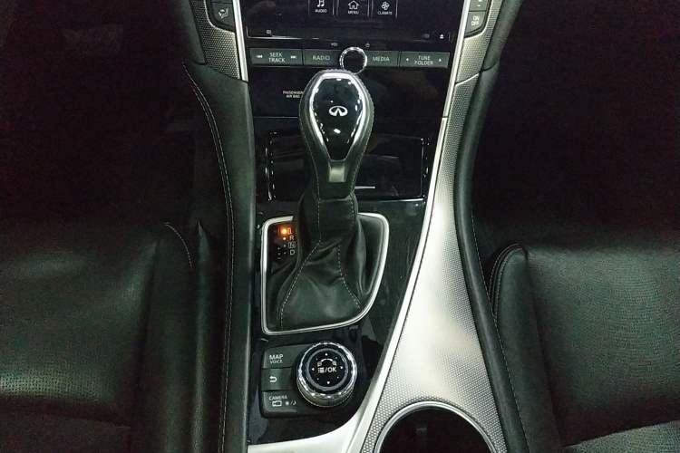 Used Infiniti Q50L 2018 2.0T Enjoyment Edition China V standard Gear Lever