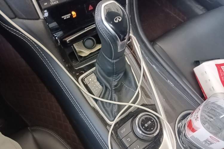 Used Infiniti Q50L 2018 2.0T Comfort Edition China VI Standard Gear Lever