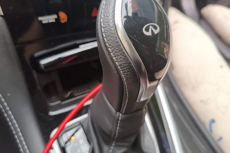 Used Infiniti Q50L 2018 2.0T Comfort Edition China VI Standard Gear Lever