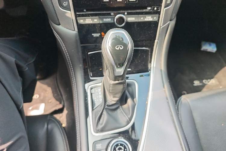 Used Infiniti Q50L 2018 2.0T Enjoyment Edition China V standard Gear Lever