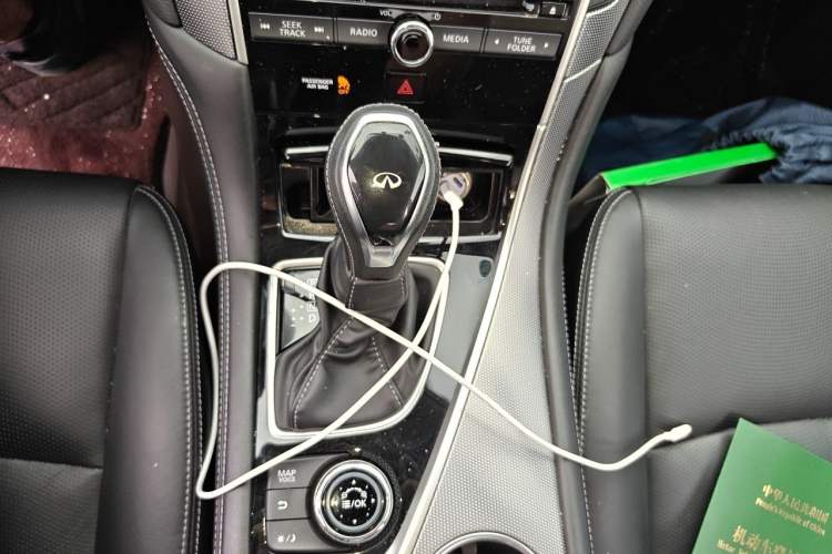 Used Infiniti Q50L 2018 2.0T Enjoyment Version China VI Standard Gear Lever