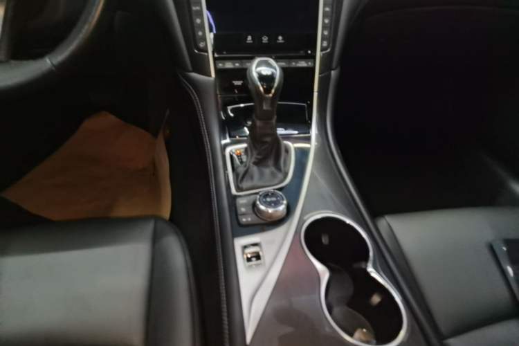 Used Infiniti Q50L 2018 2.0T Comfort Edition China V Standard Gear Lever