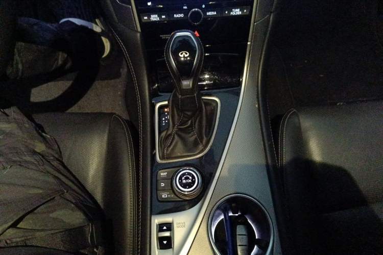 Used Infiniti Q50L 2018 2.0T Enjoyment Version China V Standard Gear Lever