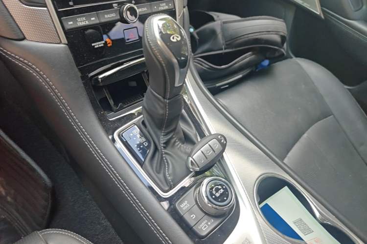 Used Infiniti Q50L 2018 2.0T Enjoyment Version China VI Standard Gear Lever