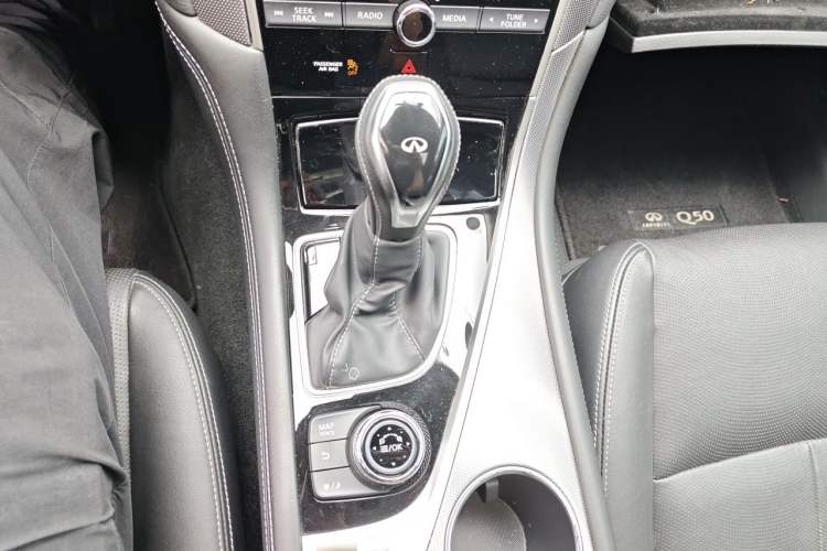 Used Infiniti Q50L 2018 2.0T Enjoyment Version China VI Standard Gear Lever