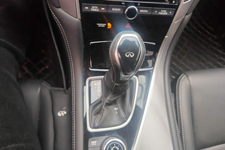 Used Infiniti Q50L 2018 2.0T Enjoyment Edition China V standard Gear Lever