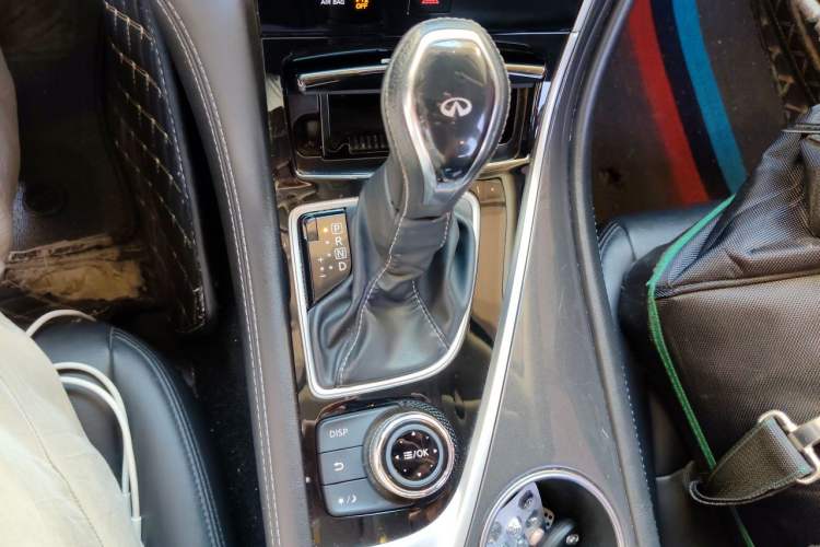 Used Infiniti Q50L 2018 2.0T Comfort Edition China V Standard Gear Lever