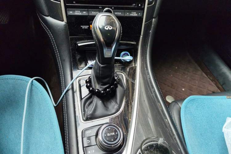Used Infiniti Q50L 2018 2.0T Comfort Edition China VI Standard Gear Lever