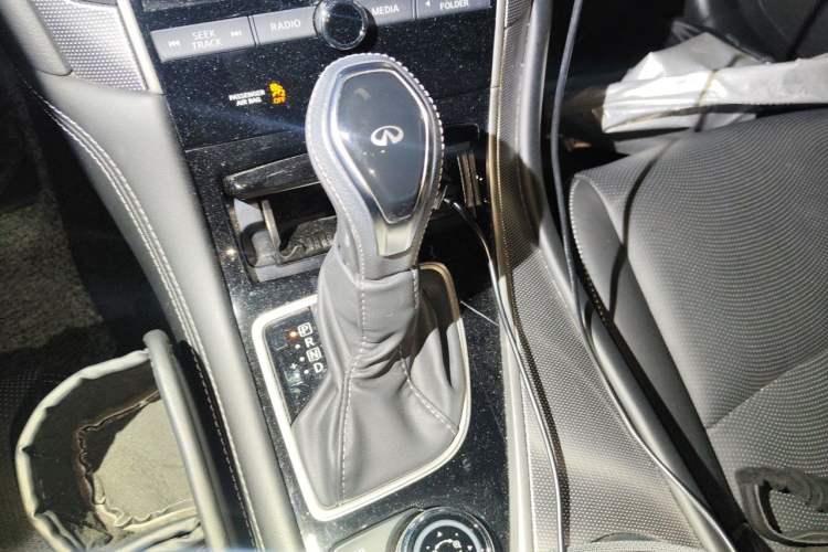 Used Infiniti Q50L 2018 2.0T Enjoyment Version China VI Standard Gear Lever