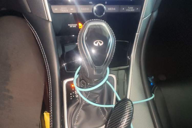 Used Infiniti Q50L 2018 2.0T Enjoyment Version China VI Standard Gear Lever
