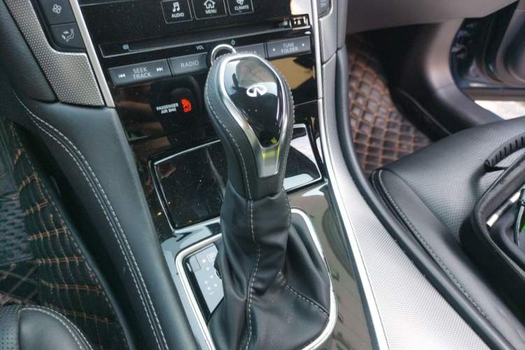 Used Infiniti Q50L 2018 2.0T Enjoyment Version China VI Standard Gear Lever