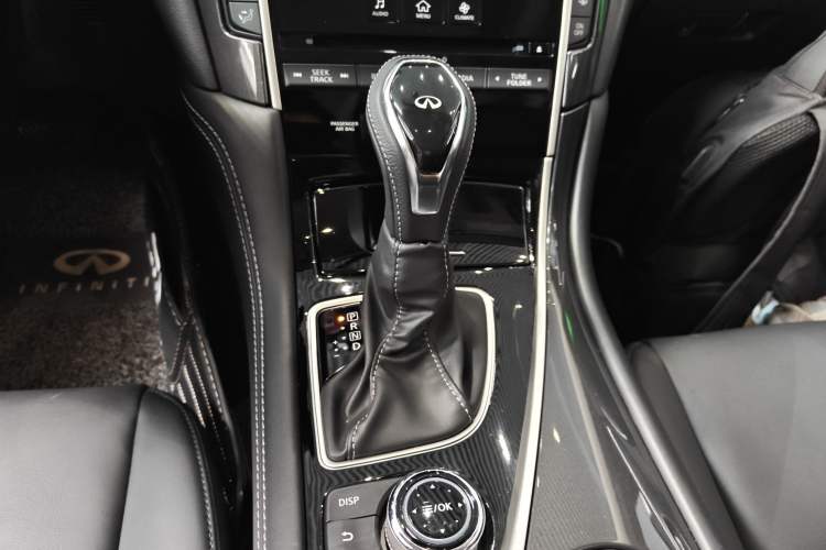 Used Infiniti Q50L 2018 2.0T Comfort Edition China VI Standard Gear Lever