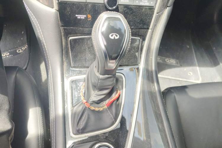 Used Infiniti Q50L 2018 2.0T Comfort Edition China VI Standard Gear Lever