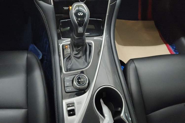 Used Infiniti Q50L 2018 2.0T Comfort Edition China VI Standard Gear Lever