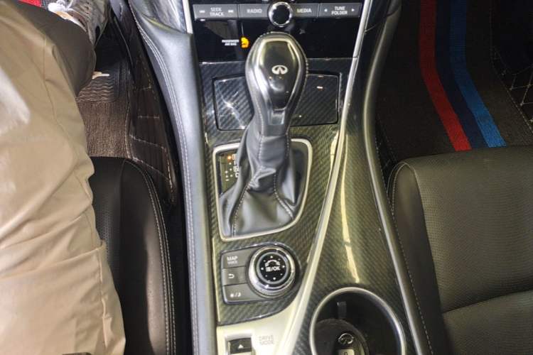 Used Infiniti Q50L 2018 2.0T Enjoyment Version China V Standard Gear Lever