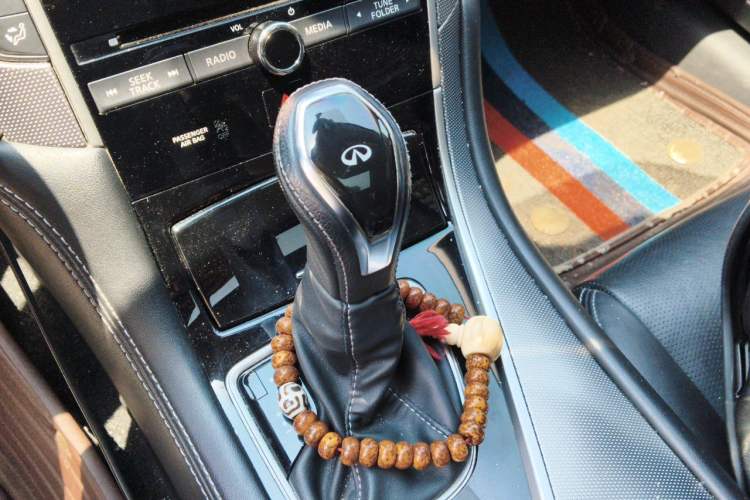 Used Infiniti Q50L 2018 2.0T Enjoyment Version China V Standard Gear Lever