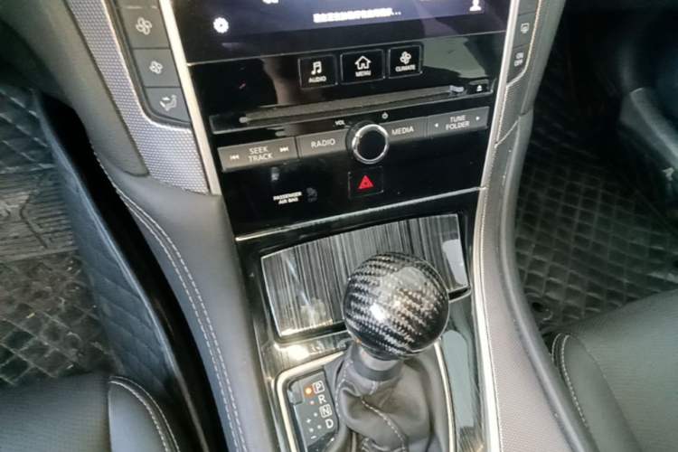 Used Infiniti Q50L 2018 2.0T Enjoyment Edition China V standard Gear Lever