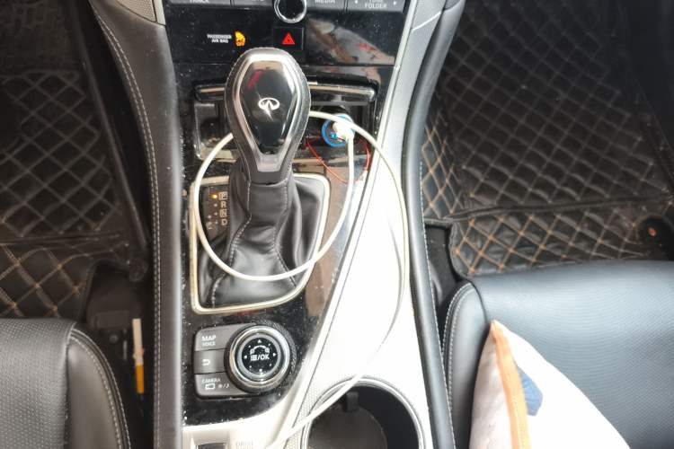 Used Infiniti Q50L 2018 2.0T Enjoyment Version China V Standard Gear Lever
