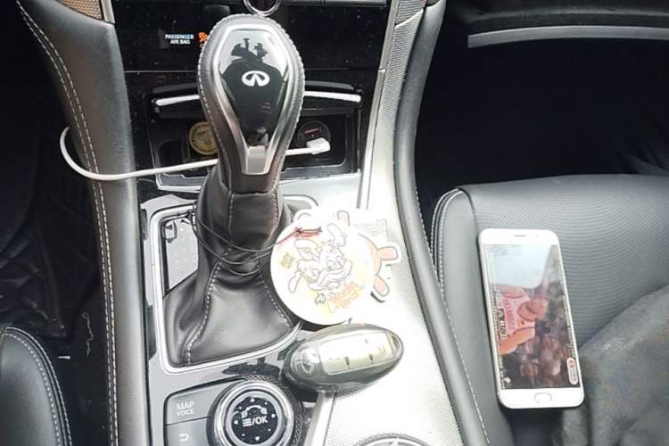 Used Infiniti Q50L 2018 2.0T Enjoyment Version China VI Standard Gear Lever