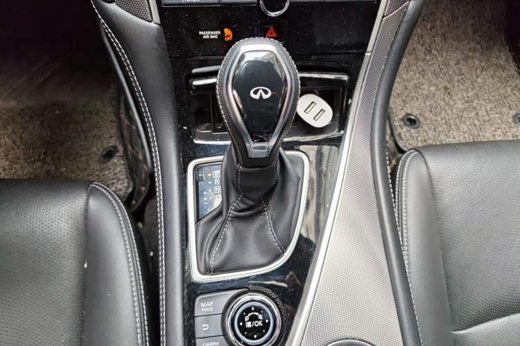 Used Infiniti Q50L 2018 2.0T Enjoyment Version China VI Standard Gear Lever