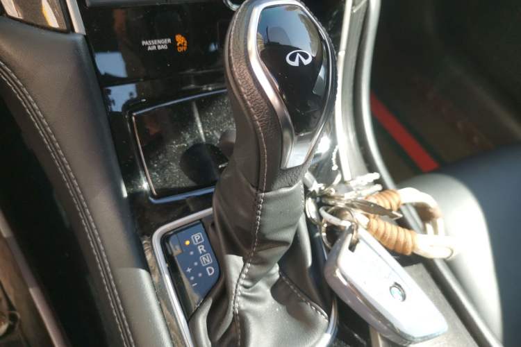 Used Infiniti Q50L 2018 2.0T Comfort Edition China V Standard Gear Lever