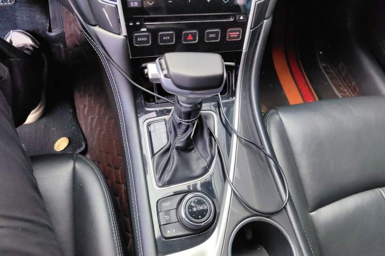 Used Infiniti Q50L 2018 2.0T Comfort Edition China V Standard Gear Lever