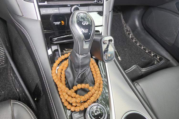 Used Infiniti Q50L 2018 2.0T Enjoyment Edition China V standard Gear Lever
