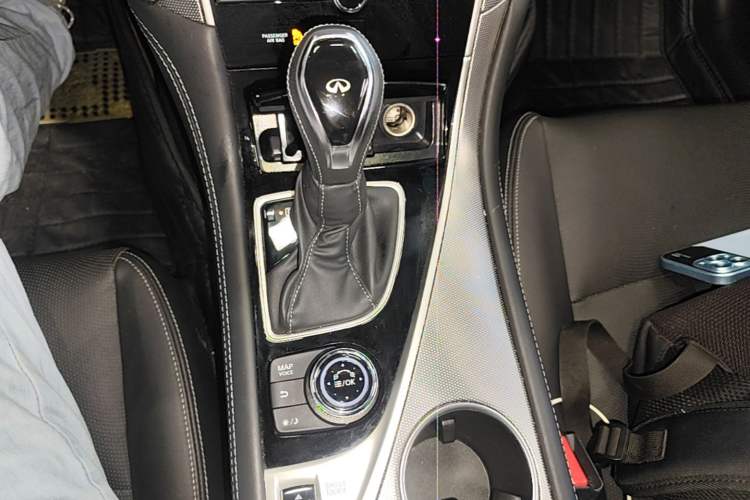 Used Infiniti Q50L 2018 2.0T Enjoyment Version China V Standard Gear Lever