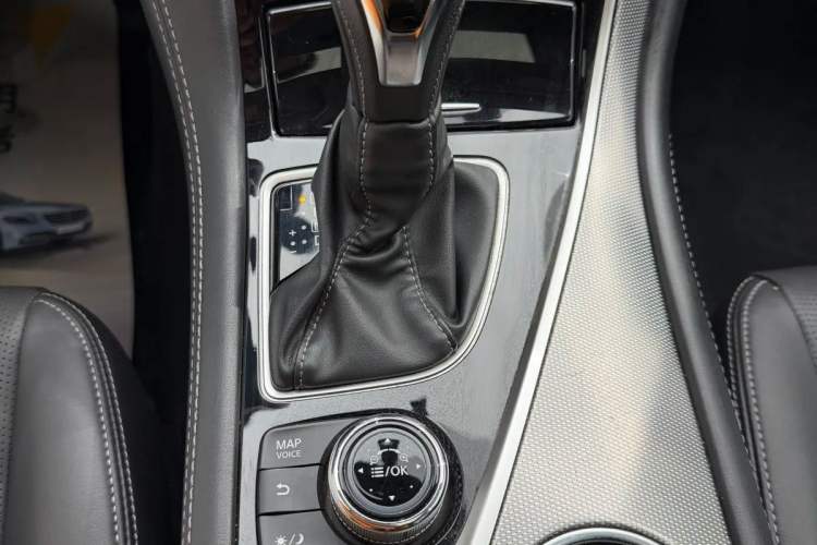 Used Infiniti Q50L 2018 2.0T Enjoyment Version China V Standard Gear Lever