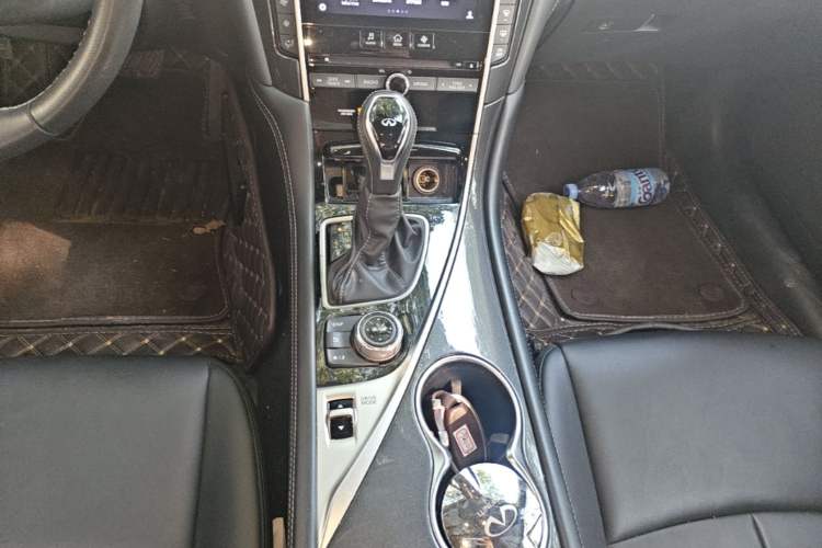 Used Infiniti Q50L 2018 2.0T Comfort Edition China VI Standard Gear Lever