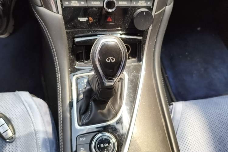 Used Infiniti Q50L 2018 2.0T Comfort Edition China V Standard Gear Lever
