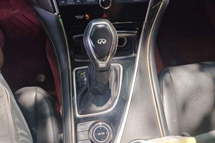 Used Infiniti Q50L 2018 2.0T Comfort Edition China VI Standard Gear Lever