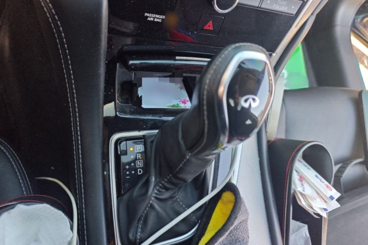 Used Infiniti Q50L 2018 2.0T Enjoyment Version China VI Standard Gear Lever