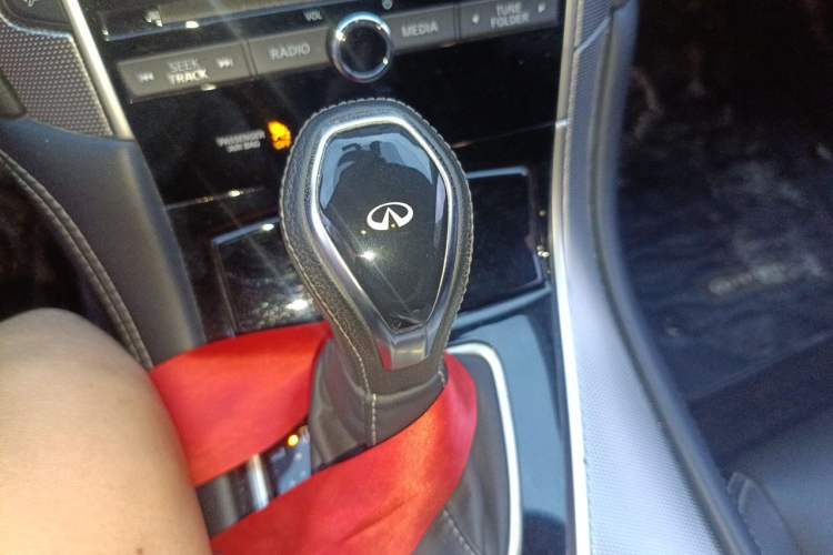 Used Infiniti Q50L 2018 2.0T Enjoyment Version China V Standard Gear Lever