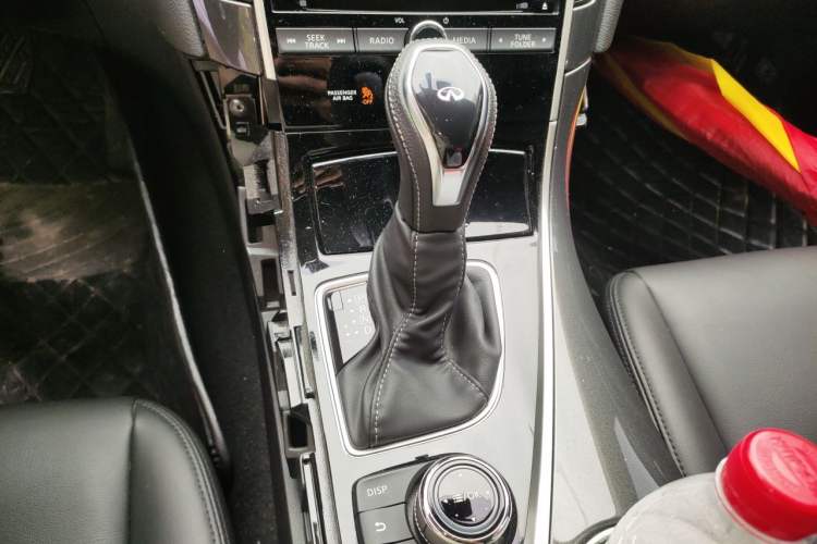 Used Infiniti Q50L 2018 2.0T Comfort Edition China VI Standard Gear Lever