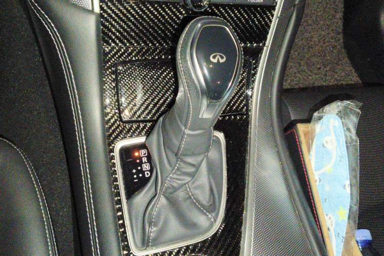Used Infiniti Q50L 2018 2.0T Enjoyment Version China VI Standard Gear Lever
