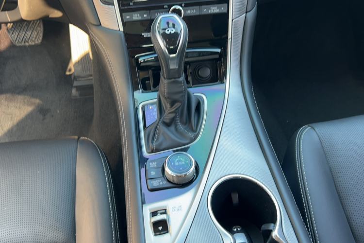Used Infiniti Q50L 2018 2.0T Enjoyment Version China VI Standard Gear Lever