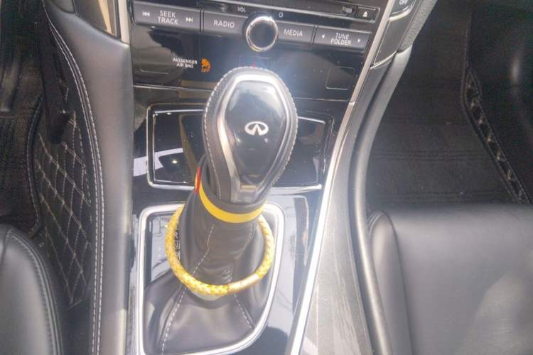 Used Infiniti Q50L 2018 2.0T Enjoyment Version China V Standard Gear Lever