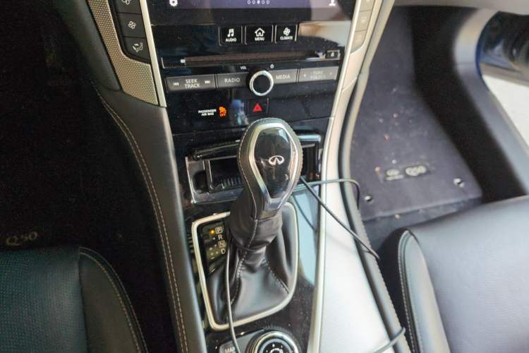 Used Infiniti Q50L 2018 2.0T Enjoyment Edition China V standard Gear Lever