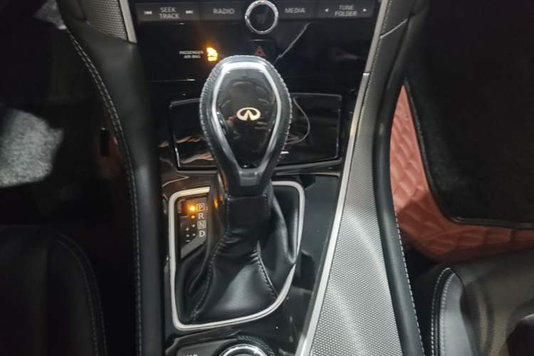 Used Infiniti Q50L 2018 2.0T Enjoyment Edition China V standard Gear Lever
