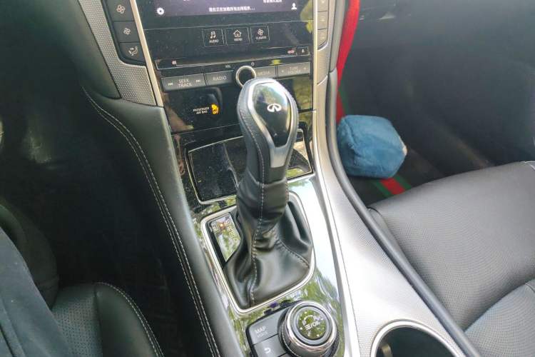 Used Infiniti Q50L 2018 2.0T Enjoyment Version China VI Standard Gear Lever