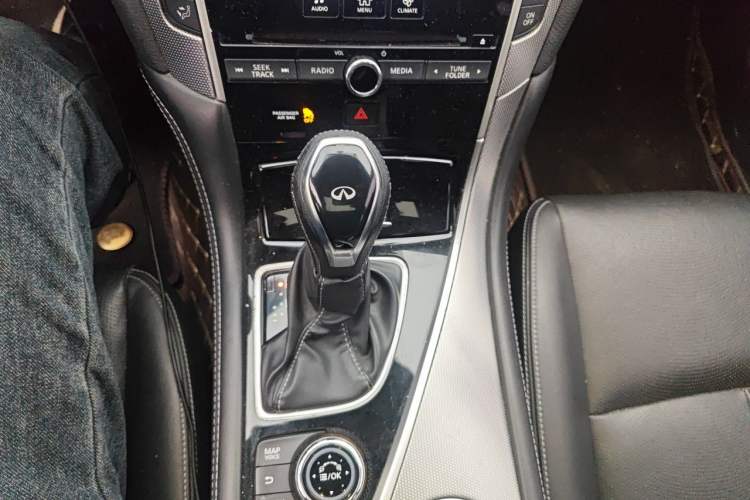 Used Infiniti Q50L 2018 2.0T Enjoyment Edition China V standard Gear Lever