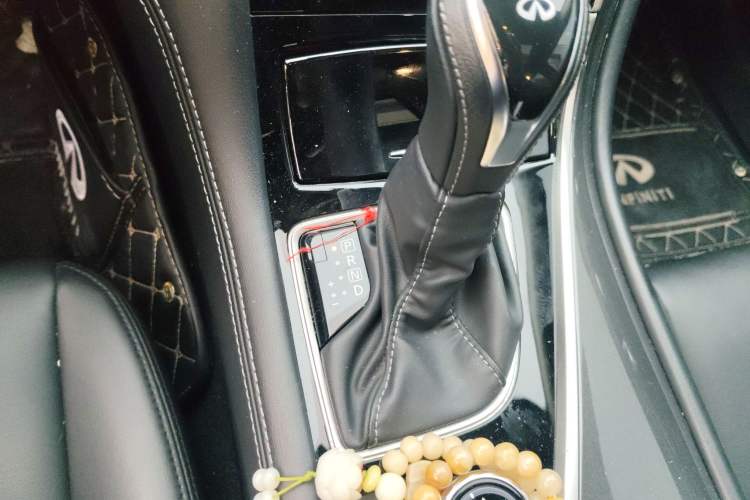 Used Infiniti Q50L 2018 2.0T Comfort Edition China VI Standard Gear Lever