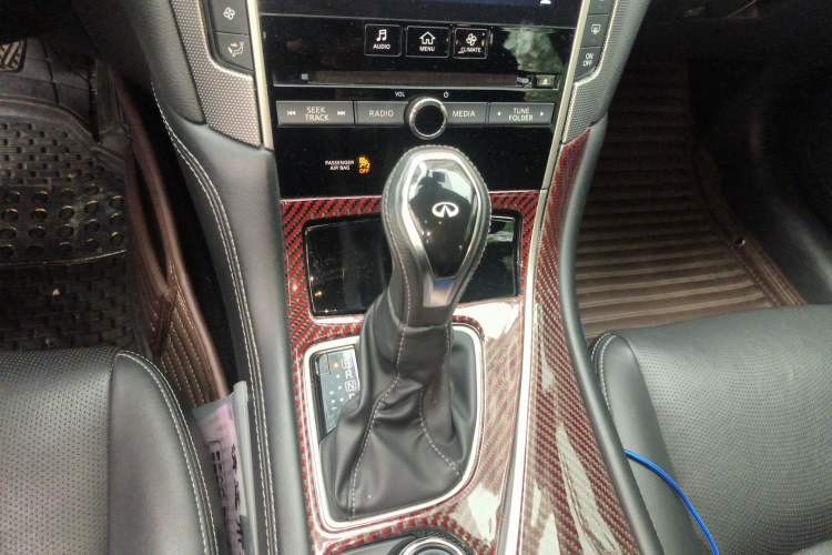 Used Infiniti Q50L 2018 2.0T Enjoyment Version China V Standard Gear Lever