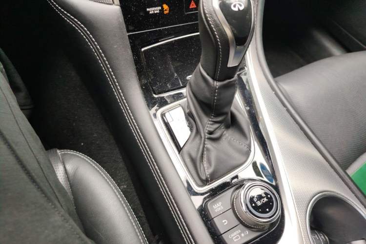 Used Infiniti Q50L 2018 2.0T Enjoyment Version China VI Standard Gear Lever